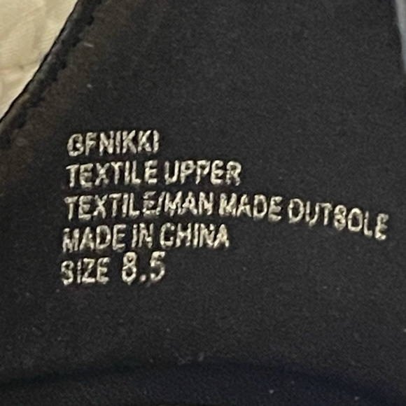 GUESS Nikki Double-Strap Flat Sandals NWOT Sz 8.5 - Picture 10 of 16